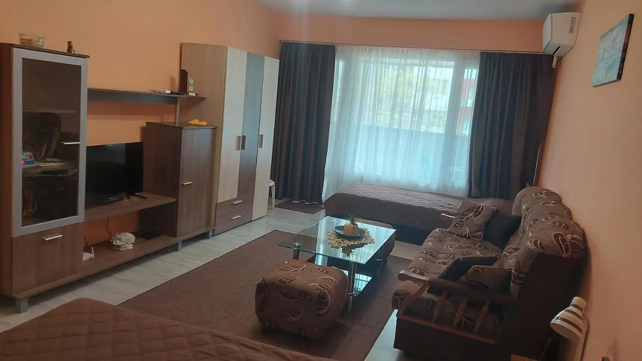 Апартамент Лазур 0*, Burgas